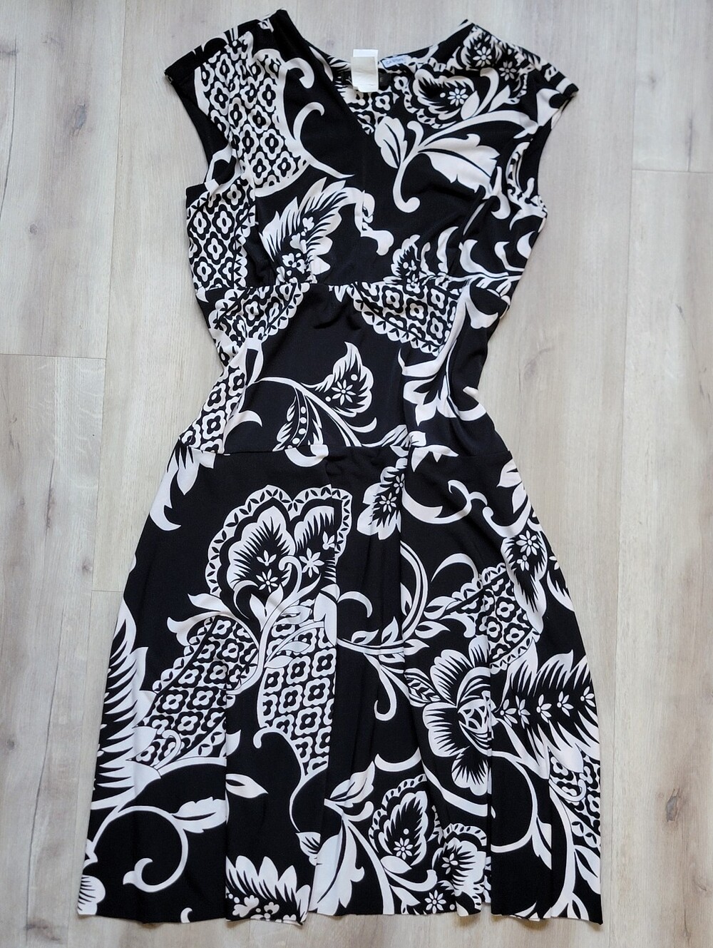 MARIAGE by Cyrus Black & White Floral Sleeveless Maxi Dress - Size 8